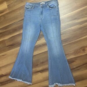 KanCan™ Flare High Rise Front Seam
Jean | Size 32